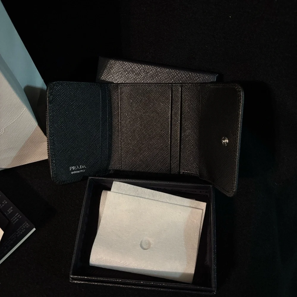 Prada Black Saffiano Leather Wallet - Picture 3 of 5